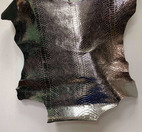 Galanterinė oda - metalik, blizgi, dekoruota, 0,8mm, 52x50 - Image 4