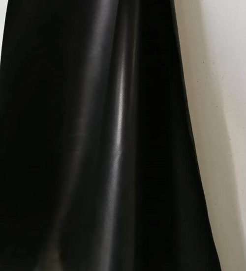 Galanterinė oda - juoda, blizgi, standi, 1,5mm, 140x95 - Image 2