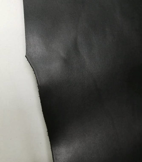 Galanterinė oda - juoda, blizgi, standi, 1,5mm, 140x95 - Image 3