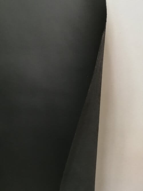 Galanterinė oda - juoda, standi, lygi, 1,5mm, 88x70 - Image 3