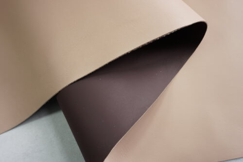 Galanterinė dvipusė oda - bordo/smėlio, vidut. kietumo, 1,5mm, 150x92 - Image 3