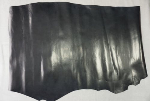 Galanterinė oda - lakinė, juodai mėlyna, vidut. kiet., 1,3mm, 123x80 - Image 2