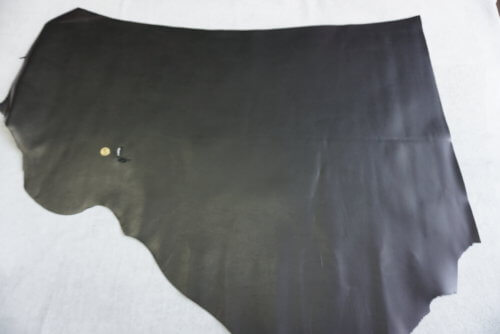 Galanterinė oda - juoda, lygi, vidut. kiet., 1,3mm, 90x70 - Image 2