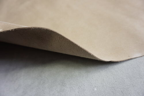 Galanterinė oda - smėlio sp., marga, minkšta, blizgi, 1,2mm, 70x50 - Image 4