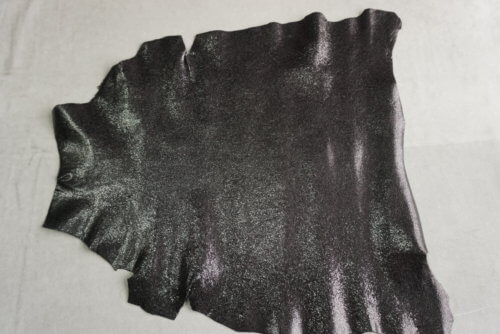 Galanterinė oda - juoda, blizgi, dekoruota, 1,0mm, 62x56 - Image 2