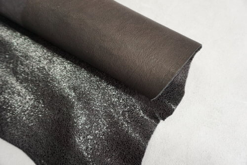 Galanterinė oda - juoda, blizgi, dekoruota, 1,0mm, 62x56 - Image 3