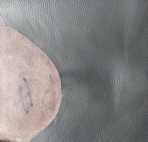 Baldinė oda - ,,semi-aniline“, juoda, stambios faktūros, 1,5mm, 412dm2 - Image 2