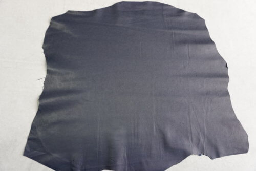 Drabužinė/galanterinė oda - mėlyna, faktūrinė, minkšta, 0,8-0,9mm, 70x68 - Image 2