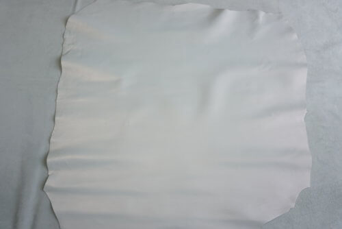 Drabužinė/galanterinė oda - balta perlamutrinė, vidut. minkštumo, 0,7mm, 76x72 - Image 2