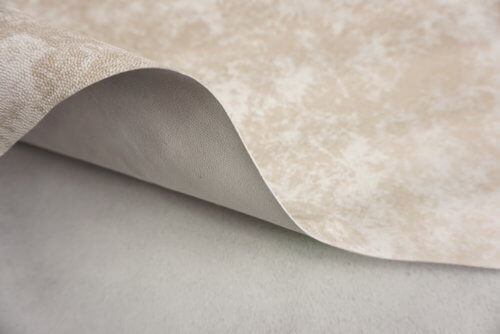Galanterinė oda - dekoruota, balta/smėlio, minkšta, 0,8mm, 65x55 - Image 4