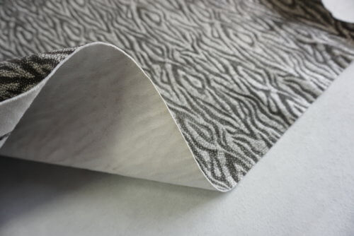 Galanterinė oda - dekoruota, pilka/juoda, vidut. kietumo, 1,1mm, 68x54 - Image 4