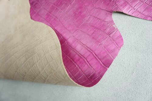 Galanterinė oda - kroko imitacija, rožinė, minkšta, 0,8mm, 63x58 - Image 3