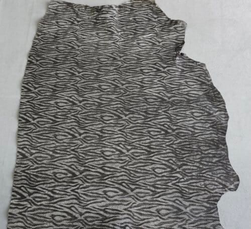 Galanterinė oda - dekoruota, pilka/juoda, vidut. kietumo, 1,1mm, 68x54 - Image 2