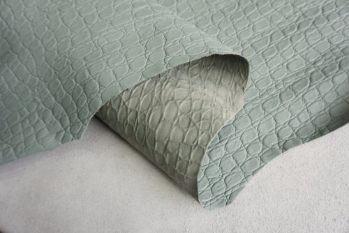 Galanterinė oda - kroko imitacija, pilkšvai melsva, vidut. kietumo, 0,8mm, 88x80 - Image 3