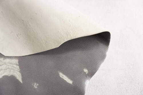 Galanterinė oda - lakinė, dekoruota, pilka, vidut. minkštumo, 1,2mm, 90x69 - Image 3