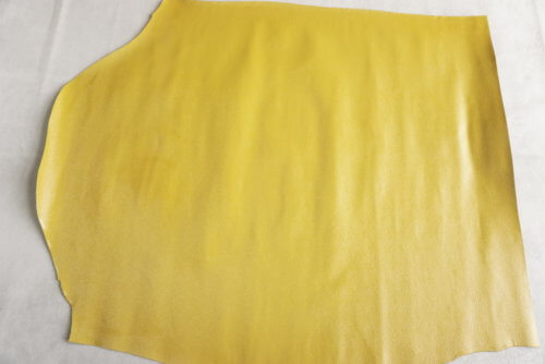 Galanterinė oda - geltona, blizgi, fakt., vidut. minkštumo, 1,0-1,1mm, 82x70 - Image 2