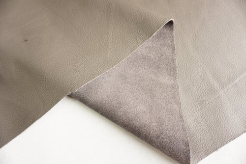 Galanterinė oda - žalsvai pilka, faktūrinė, minkšta, 1,1mm, 121x81 - Image 3