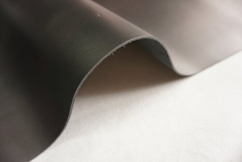 Galanterinė/avalyninė oda - juoda, minkšta, 1,5mm, 113x71 - Image 4