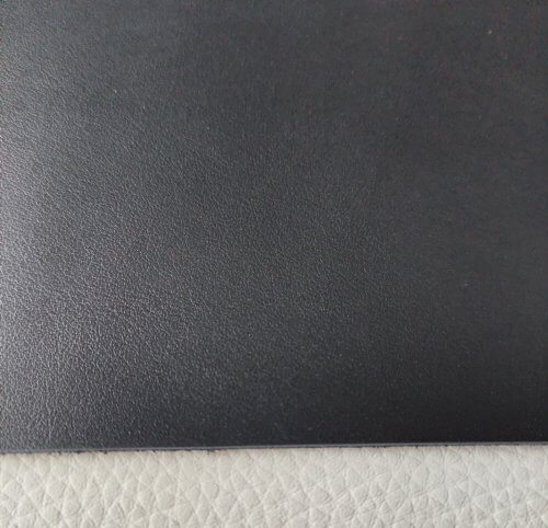 Galanterinė/avalyninė oda - juoda, lygi, vidut. kietumo, 1,3mm, 110x40 - Image 3
