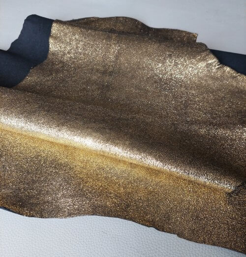 Galanterinė/drabužinė oda - auksinė, dekoruota, minkšta, 1,1mm, 80x59 - Image 3