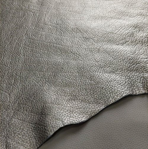Haberdashery leather - Light gold, shiny, textured, medium hardness, 1,6mm, 110x84 - Image 3