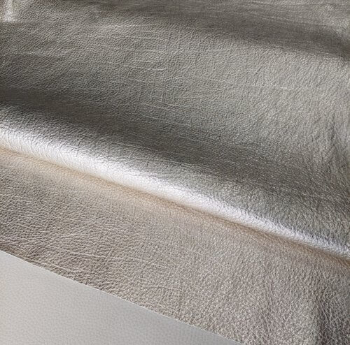 Haberdashery leather - Light gold, shiny, textured, medium hardness, 1,6mm, 110x84 - Image 2