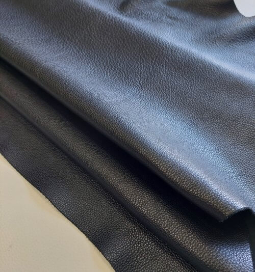 Galanterinė oda - Juoda, minkšta, smulkios faktūros, 1,5mm, 100x80, smulkūs defektai - Image 2