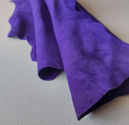 Drabužinė oda – zomšas, violetinė, minkšta, 1,2mm, 58x50 - Image 2