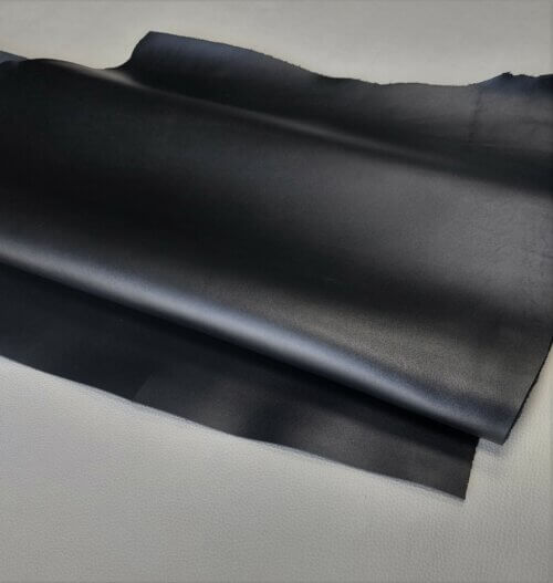 Haberdashery/shoes leather - Black, medium rigid, bit shiny,1,2-1,4mm, 100x80, small defects - Image 2