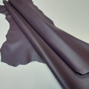 Drabužinė oda - tamsiai ruda, minkšta, 0,7-0,8mm