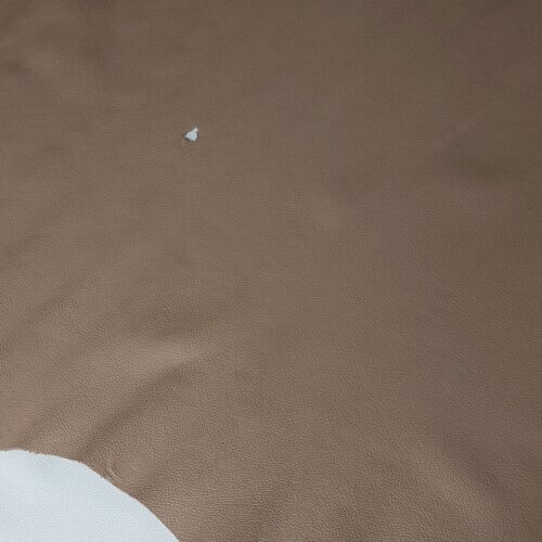 Automobilinė oda - Cappuccino spalva, su faktūra, minkšta, 1,2-1,3mm, 110x105cm, smulkus defektas! - Image 3