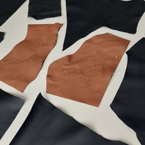 Scraps (Automotive leather, black/brown with texture MIX) 1kg. - Nr. 4996 - Image 3
