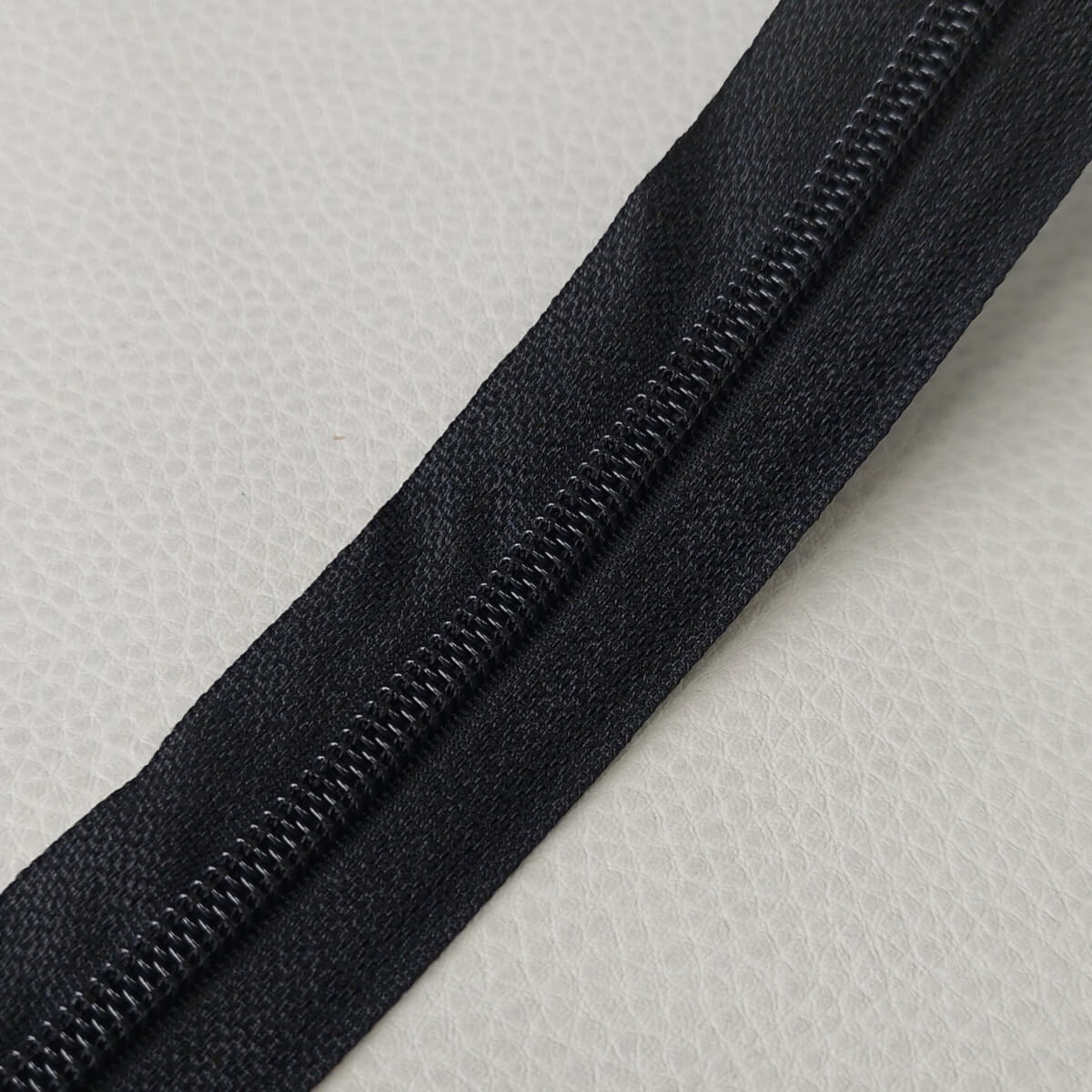 Užtrauktukas - 5 dydžio, plastmasinis, spiralinis, juodas - Image 3