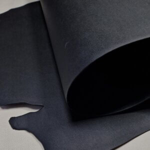Diržinė augalinio rauginimo oda - Juoda, kieta, smulki faktūra, 3,2-3,4mm, 115dm2