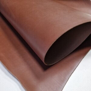 Galanterinė oda - Augalinio rauginimo, ruda, vidut.kietumo, lygi, 2,0-2,2mm