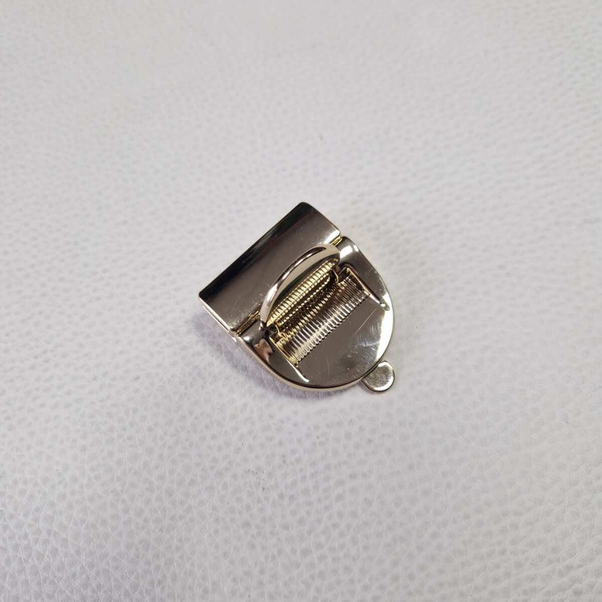 (Ekspozicinė prekė) Užsegimas - Italija, 36mm, aukso spalva - Image 3